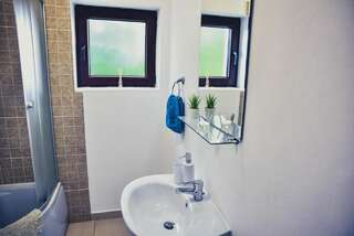 Гостевой дом Innes Apartments Бран Апартаменты с 2 спальнями-15